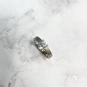 18ct White Gold and Diamond Ring