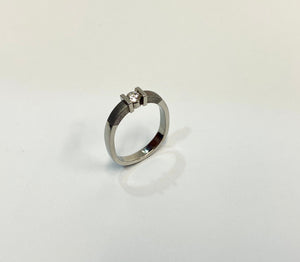 18ct White Gold and Diamond Ring